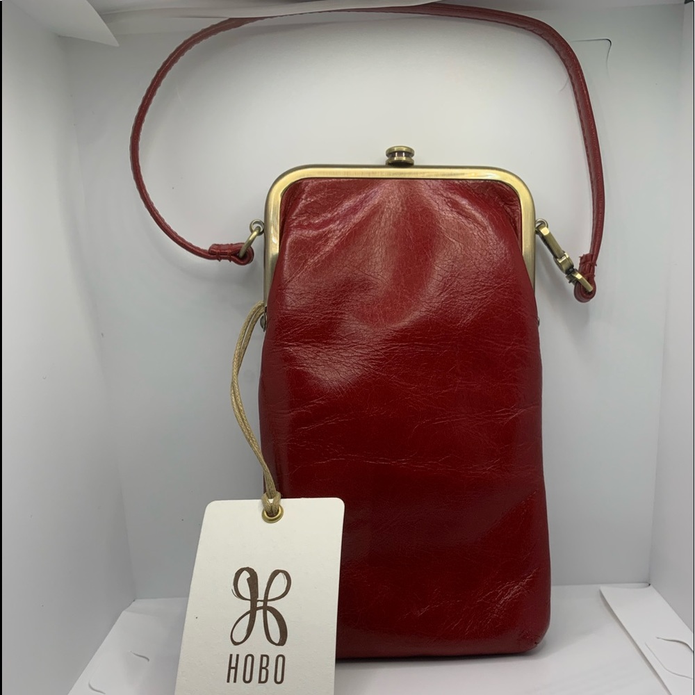 Stylish and Classic Magenta Leather Purse.
